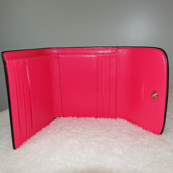 Coach Signature Trifold Wallet - Picture 3 of 4